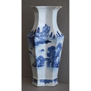 Vase En Porcelaine De Hué De Forme Hu