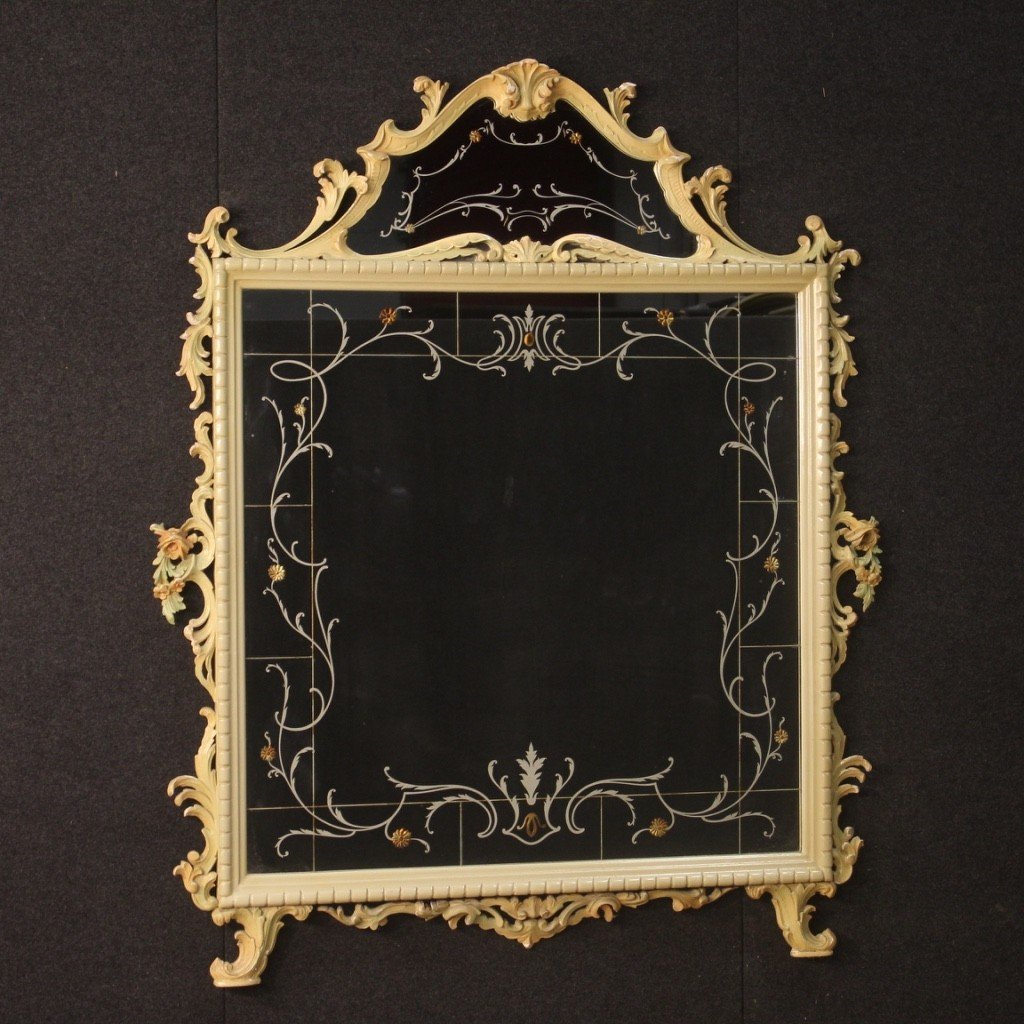 Italian Lacquered Mirror With Floral Decorations From 20th Century