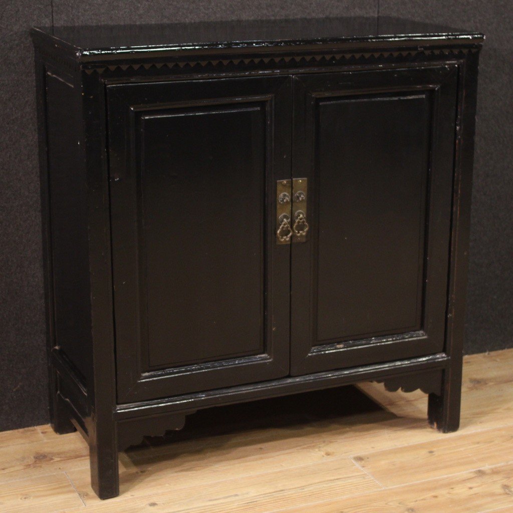 Chinese Sideboard In Lacquered Wood 