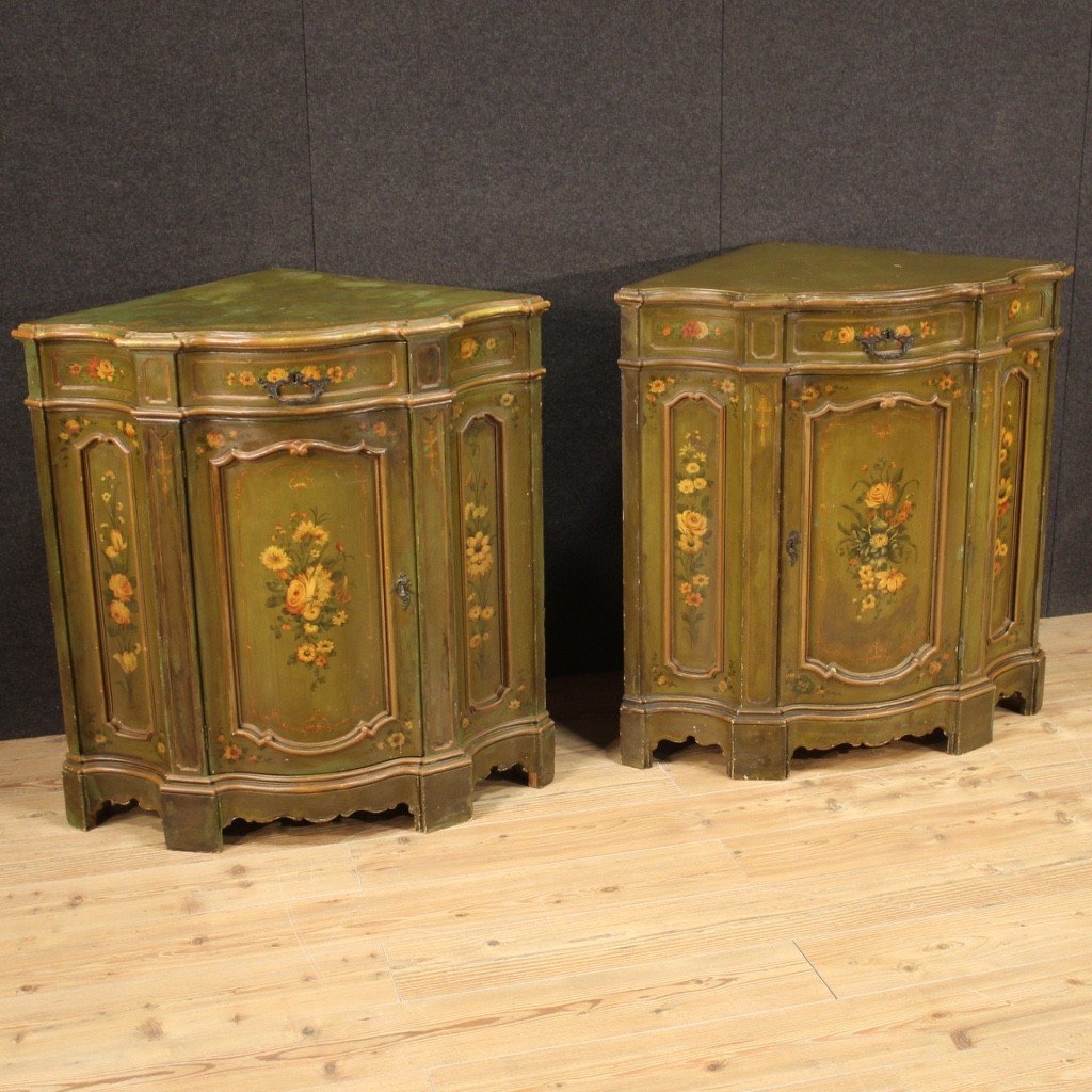 Painted Corner Cupboard In Venetian Style From 20th Century-photo-1