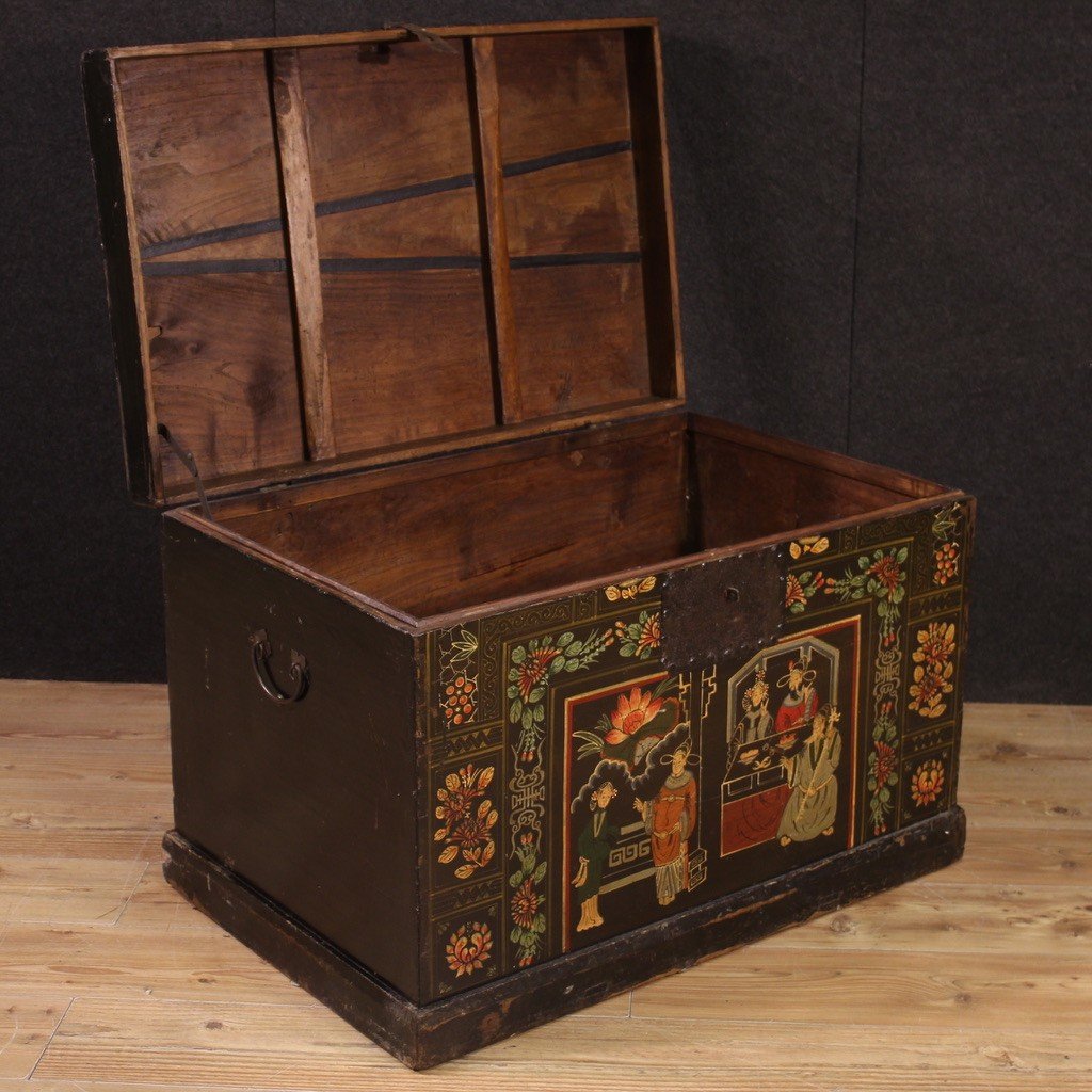 Small Chinese Chest From The 20th Century-photo-1