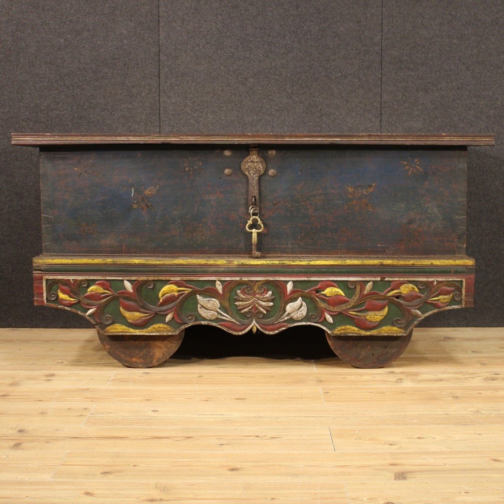 Indian Chest In Painted Wood From The 20th Century-photo-3