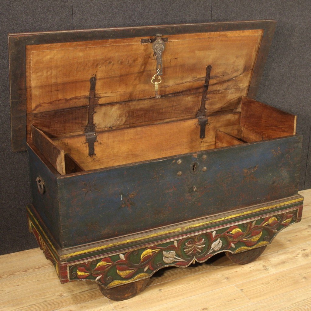 Indian Chest In Painted Wood From The 20th Century-photo-2