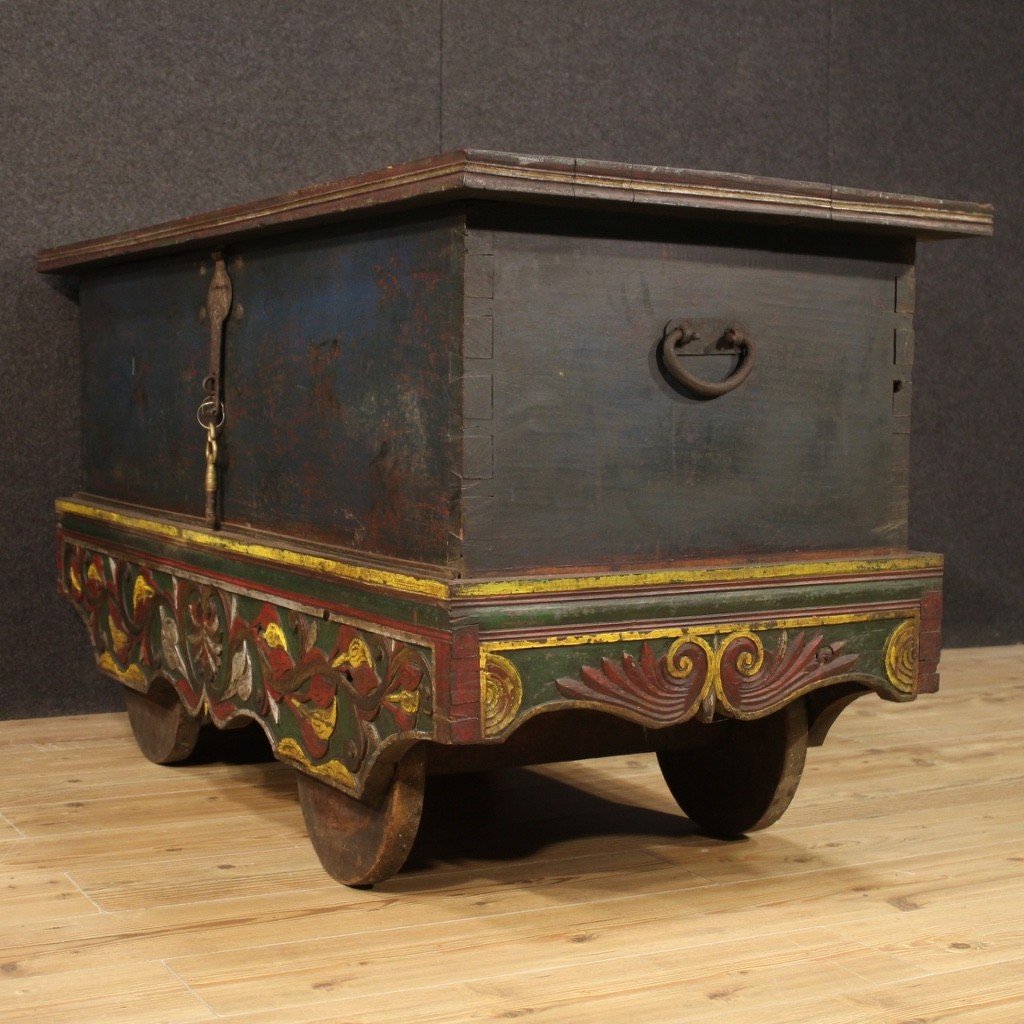 Indian Chest In Painted Wood From The 20th Century-photo-7