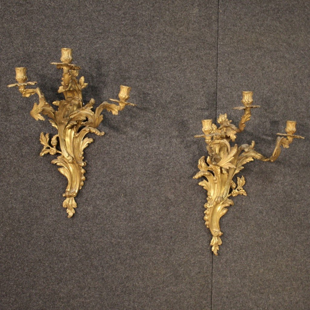 Paire d'Appliques Françaises En Bronze Doré De Style Louis XV