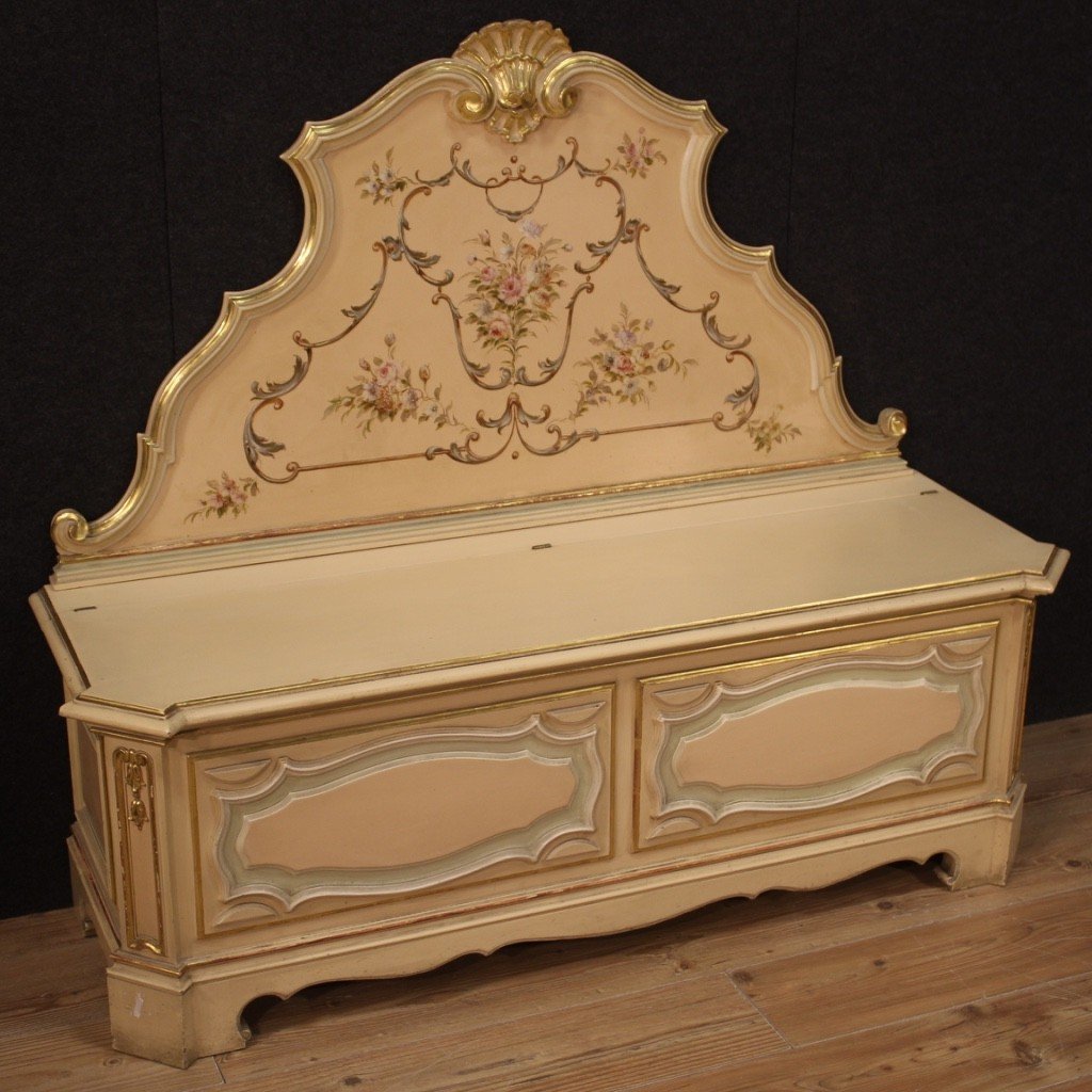 Venetian Chest In Lacquered And Painted Wood