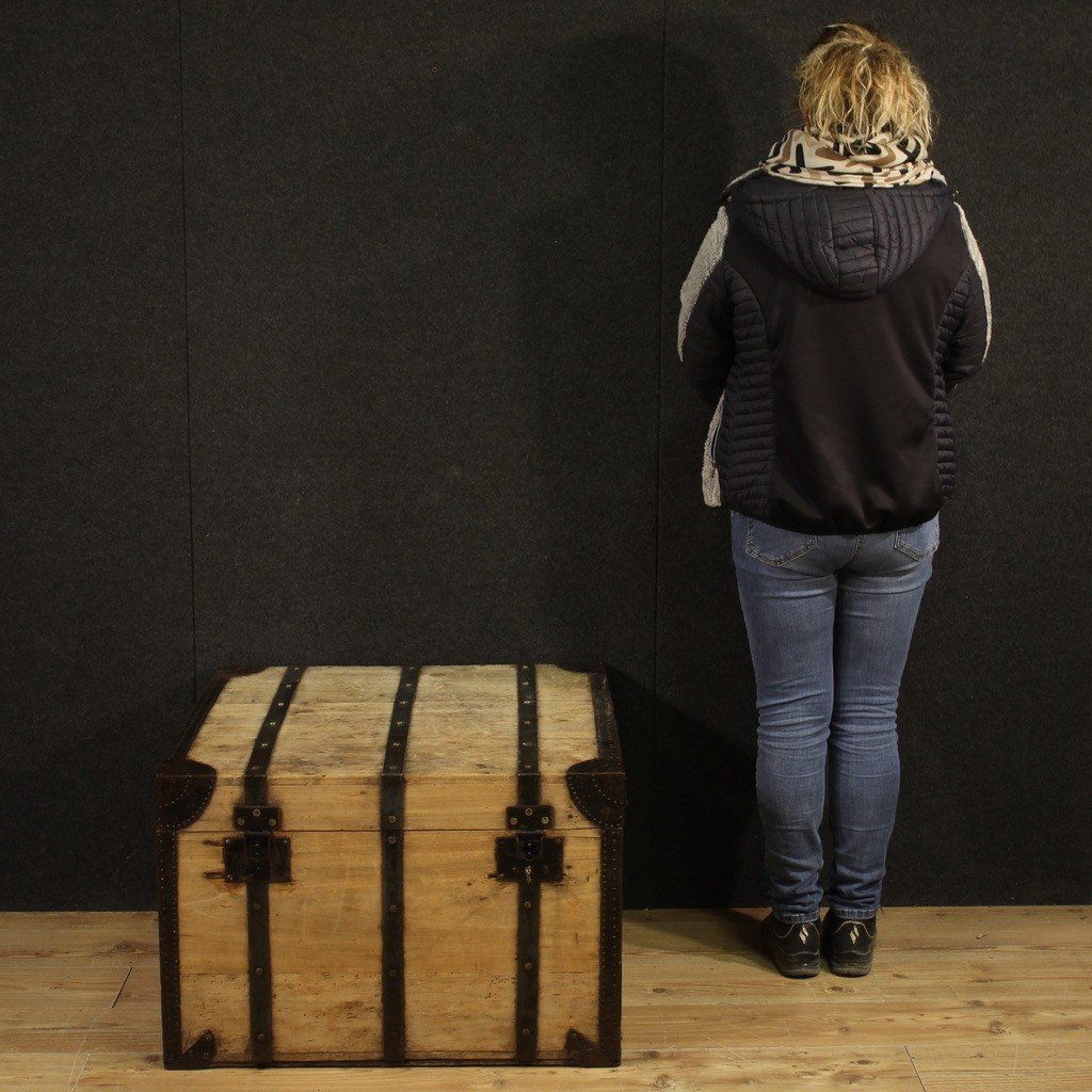 Large Wooden Trunk From The 20th Century-photo-2