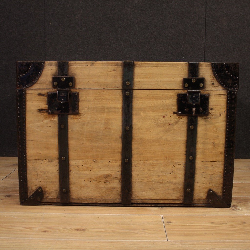 Large Wooden Trunk From The 20th Century-photo-3