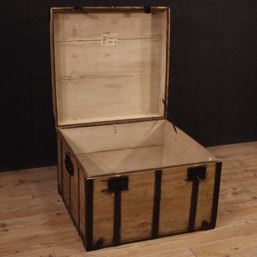 Large Wooden Trunk From The 20th Century-photo-3