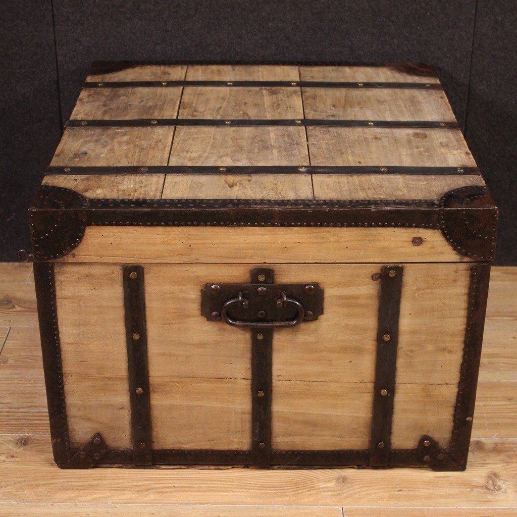 Large Wooden Trunk From The 20th Century-photo-4