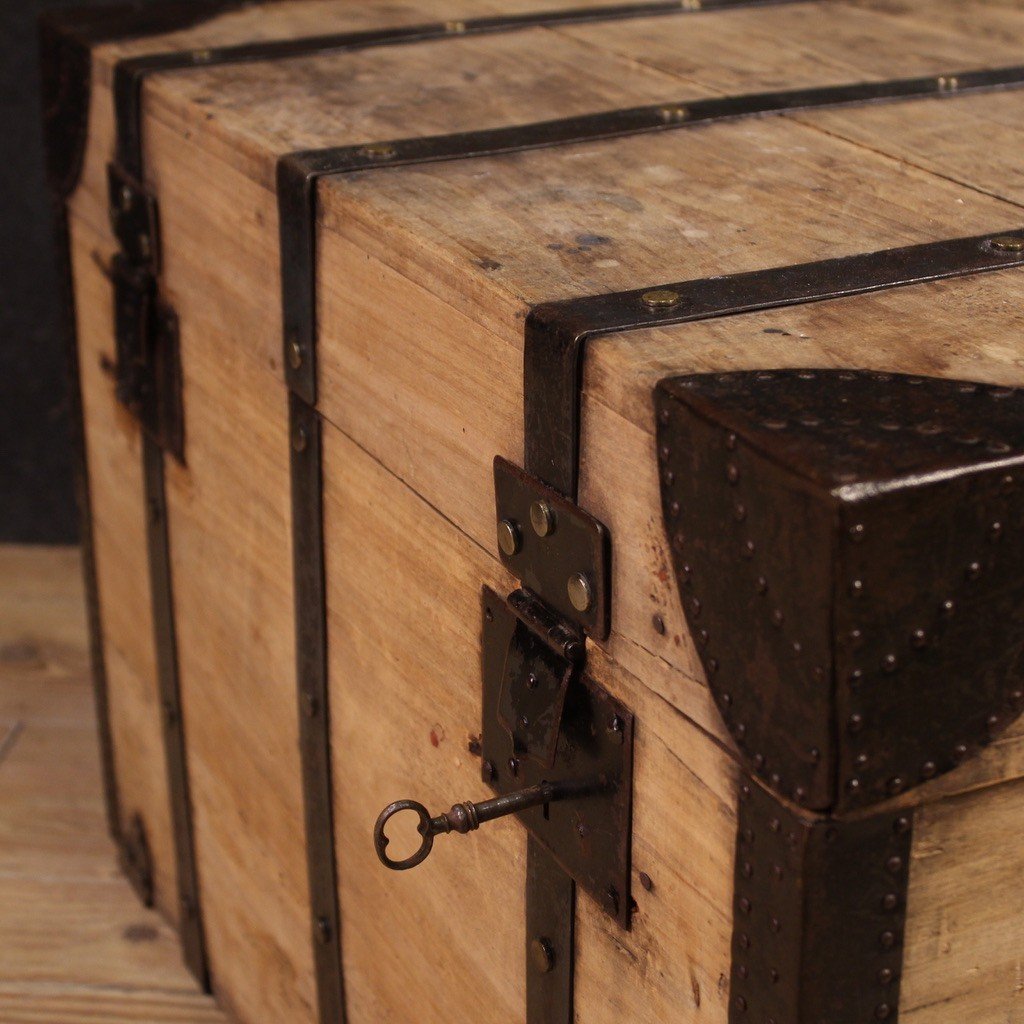 Large Wooden Trunk From The 20th Century-photo-6