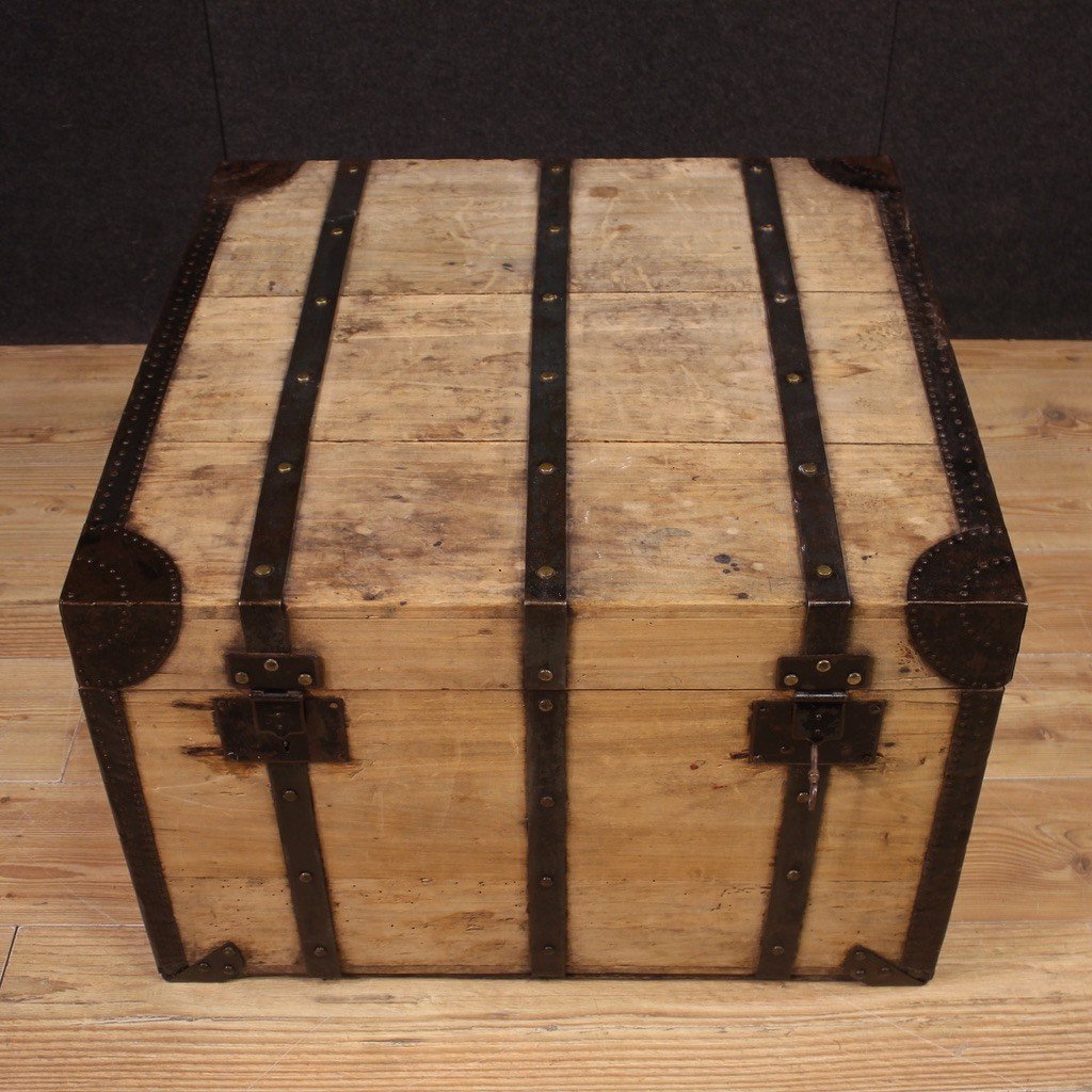 Large Wooden Trunk From The 20th Century-photo-7