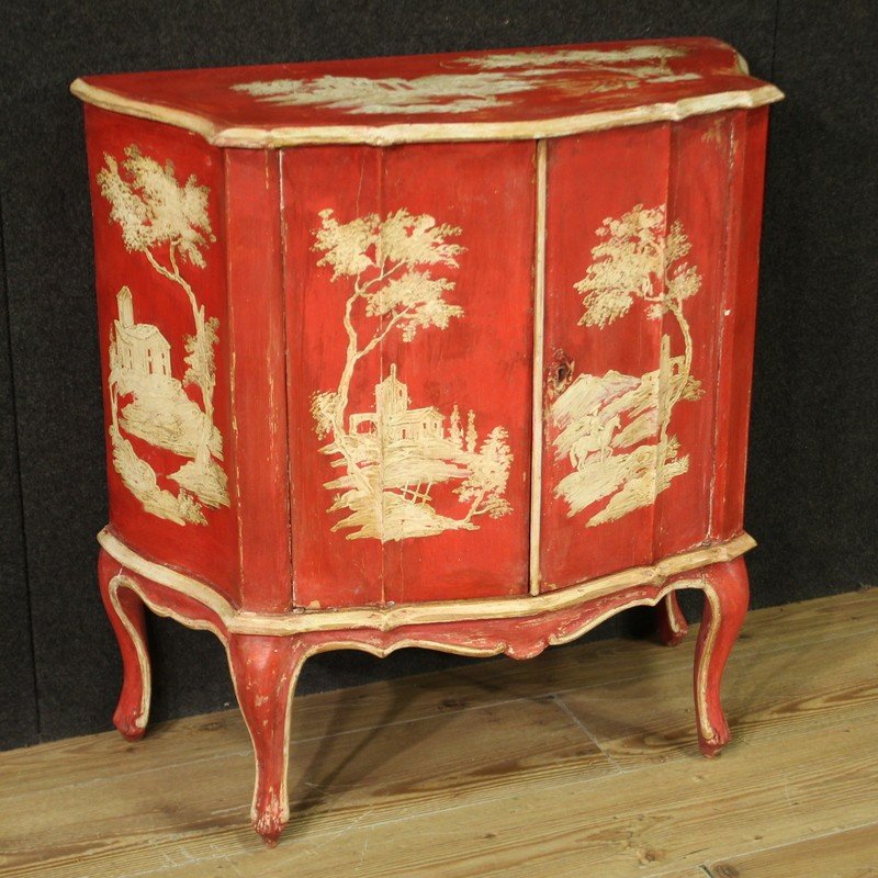 Venetian Lacquered And Painted Sideboard From The 20th Century