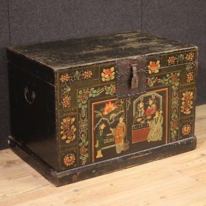 Small Chinese Chest From The 20th Century