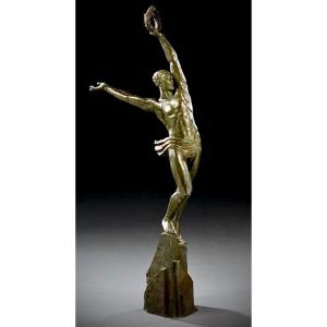 Jeux Olympiques  Bronze De Pierre Le Faguays 1892/1962  "victoire "