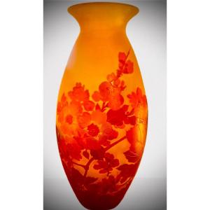 Emile Galle Vase A Decor De Fleurs De Pommiers 