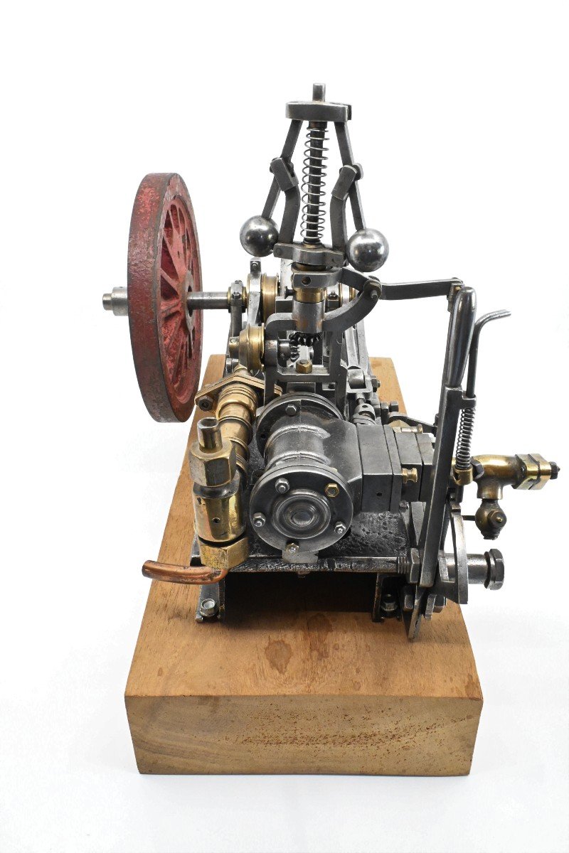 Maquette de Machine à Vapeur 1900, objet de curiosité-photo-1