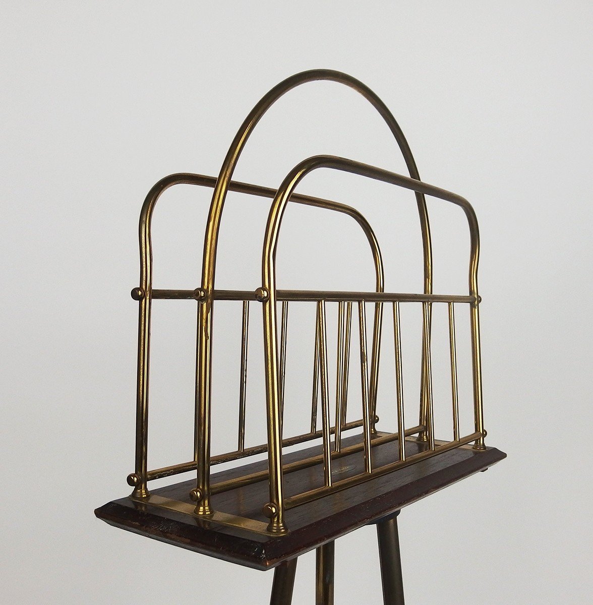 Victorian Style Swivel Magazine Rack-photo-4