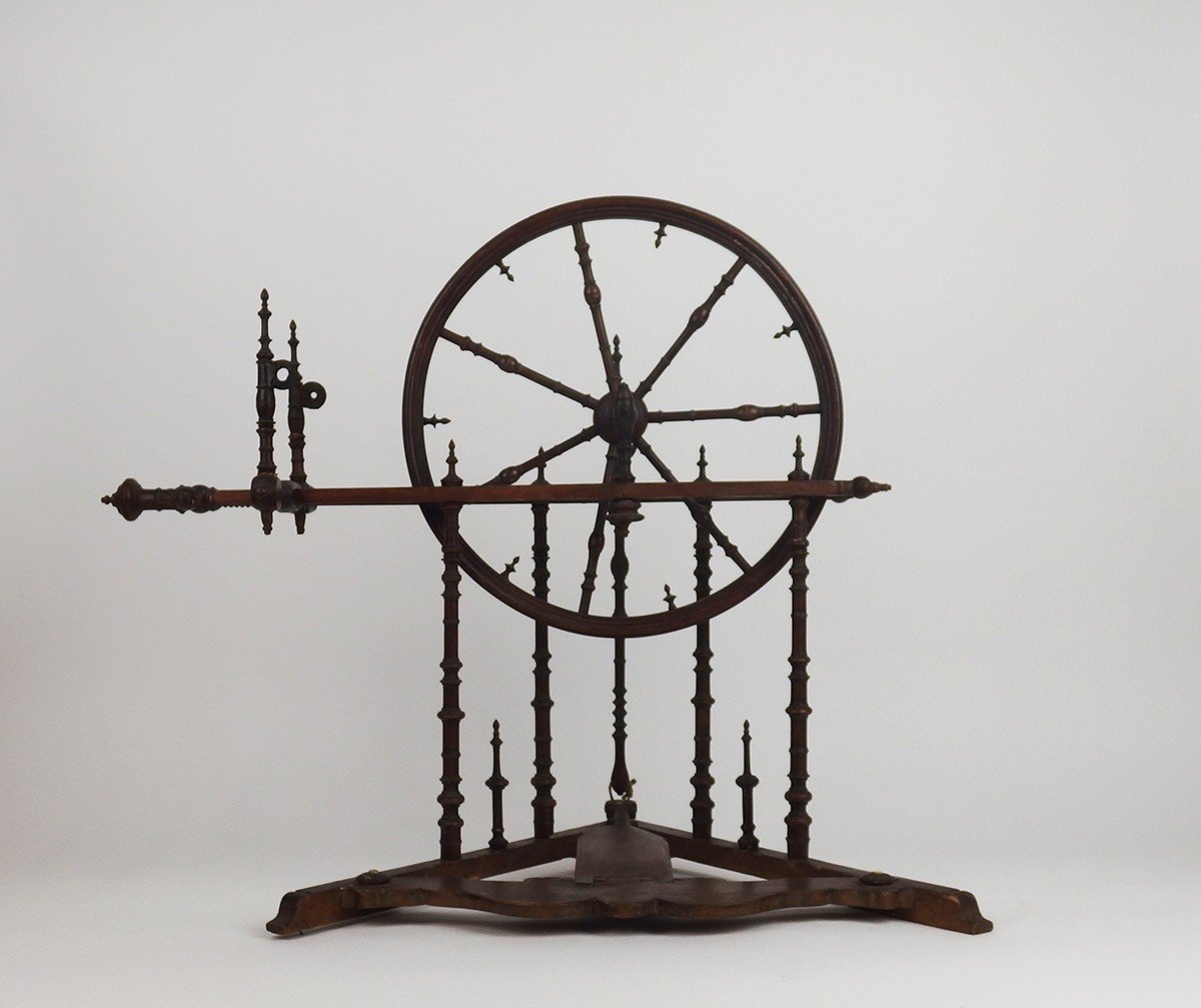 18th Century Walnut Spinning Wheel-photo-2