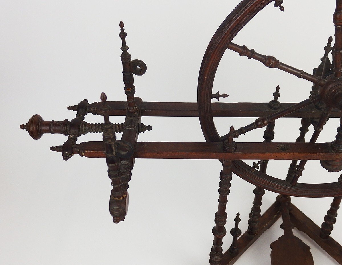 18th Century Walnut Spinning Wheel-photo-1