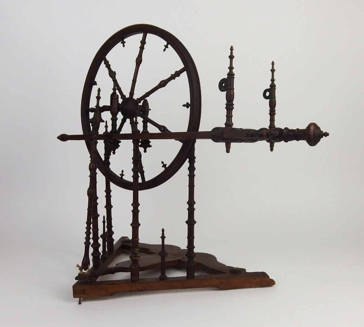 18th Century Walnut Spinning Wheel-photo-7