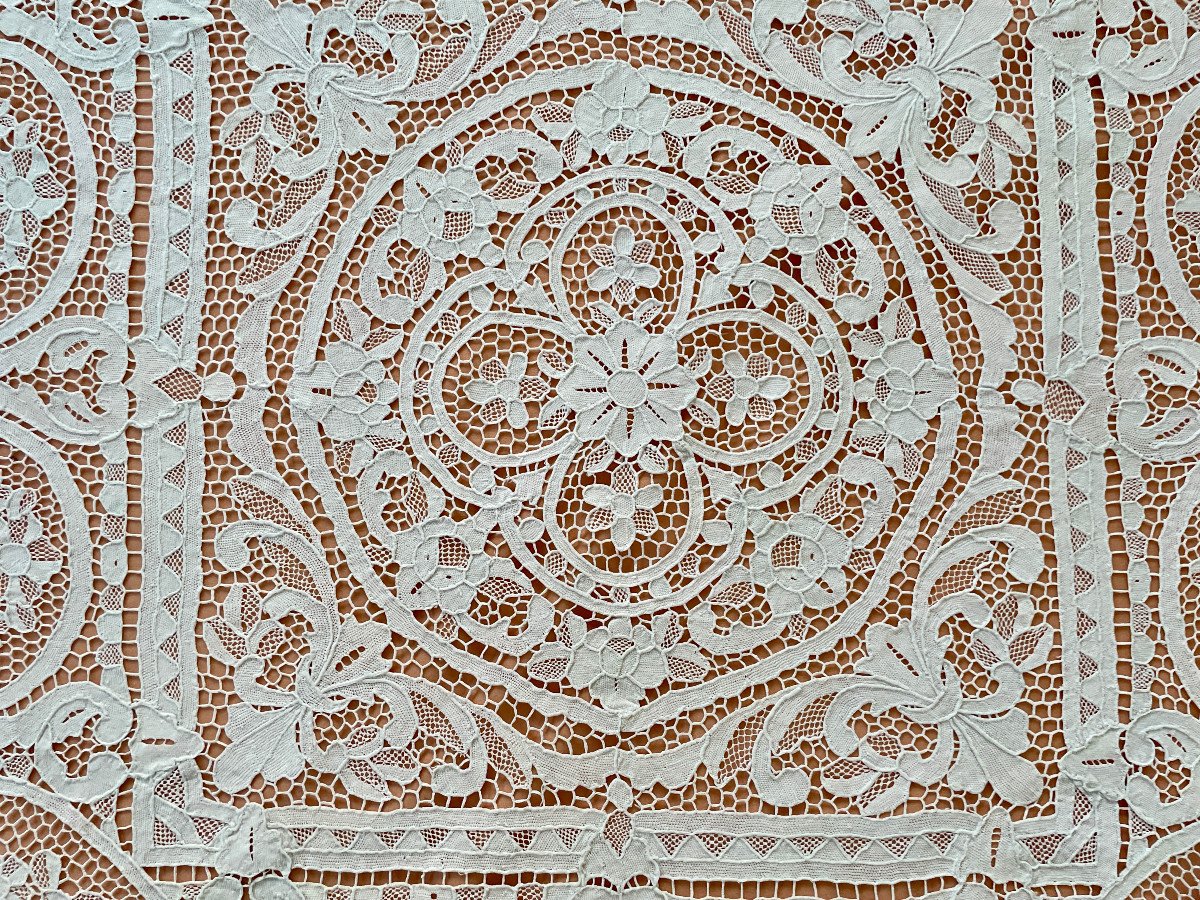 Square Tablecloth In Venice Lace Made With Needlework With White Cotton Thread - Old Linen-photo-2