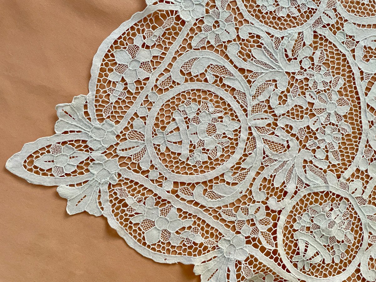 Square Tablecloth In Venice Lace Made With Needlework With White Cotton Thread - Old Linen-photo-4