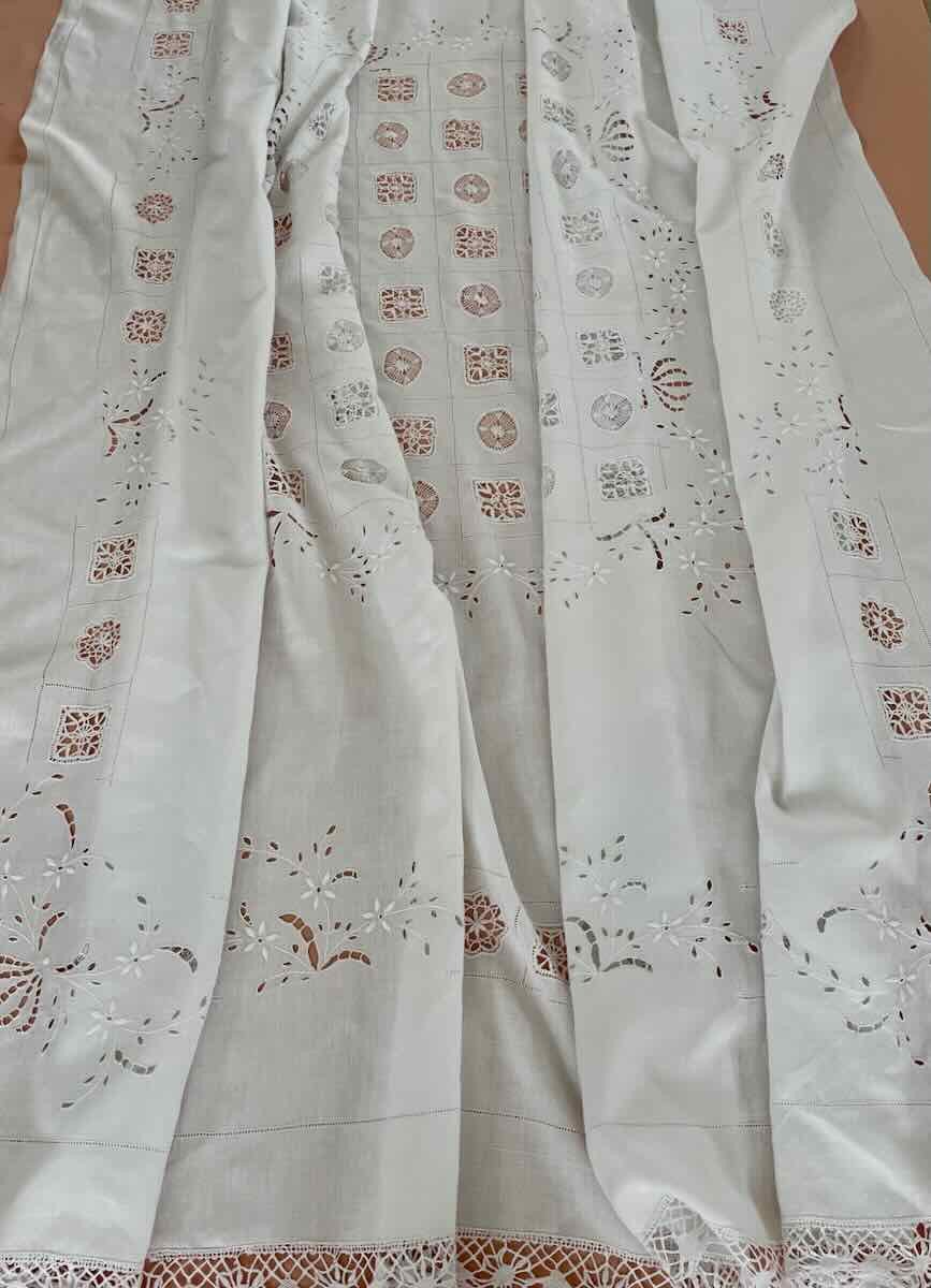 Bedspread, Wall Hanging With Hand Embroidery, Lace On Fine Linen Canvas - Old Linen