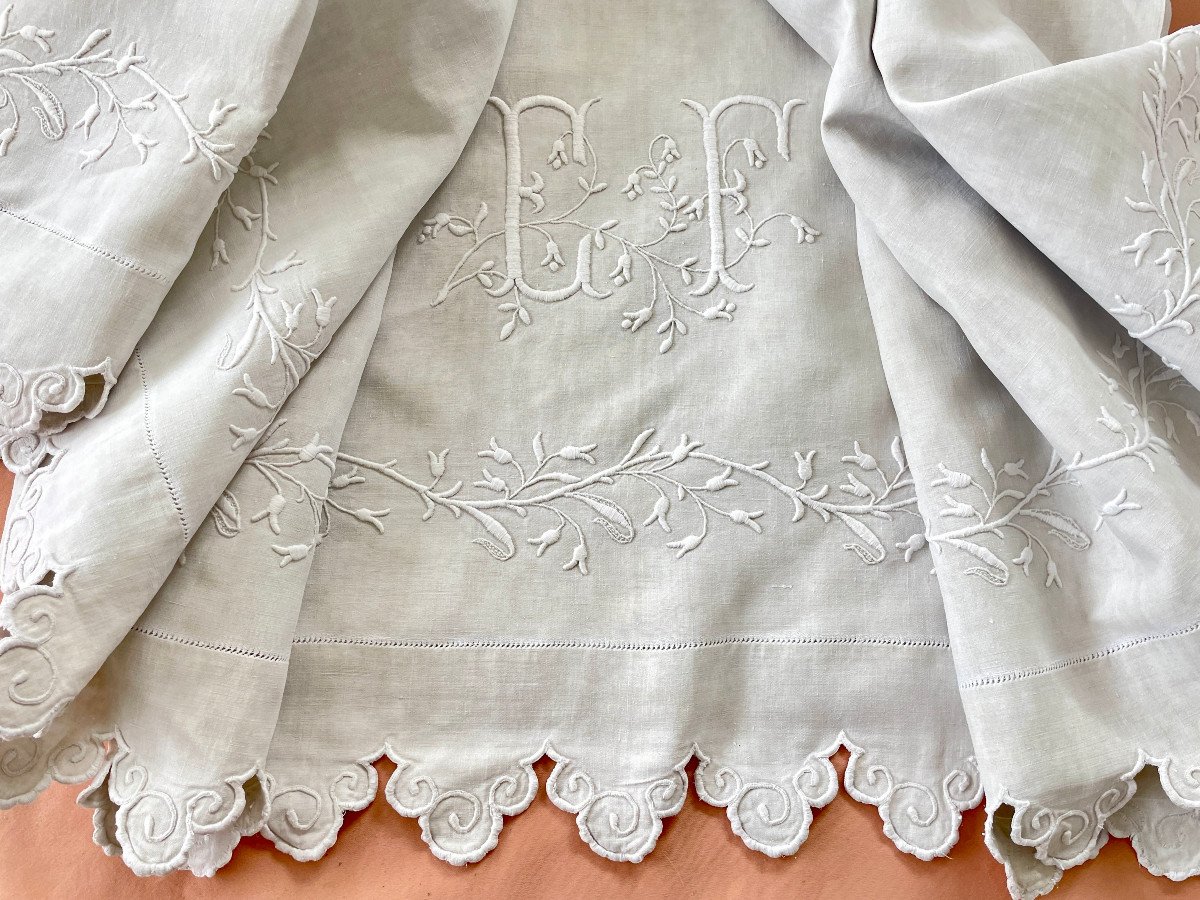 Large Scalloped Ef Sheet With Flower Garland On Fairly Thick Linen