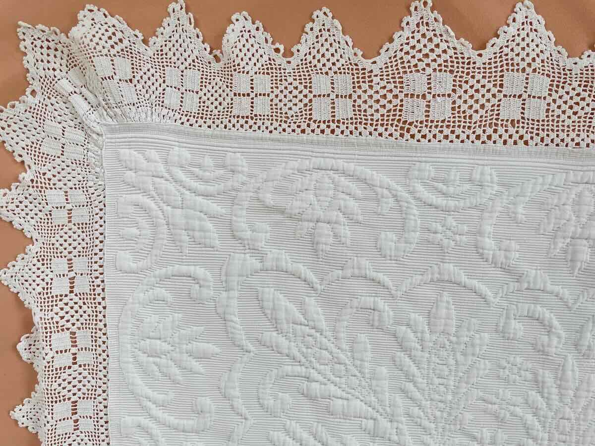 Provencal Blanket In White Pique, Beautiful Relief With Floral Motifs-photo-4