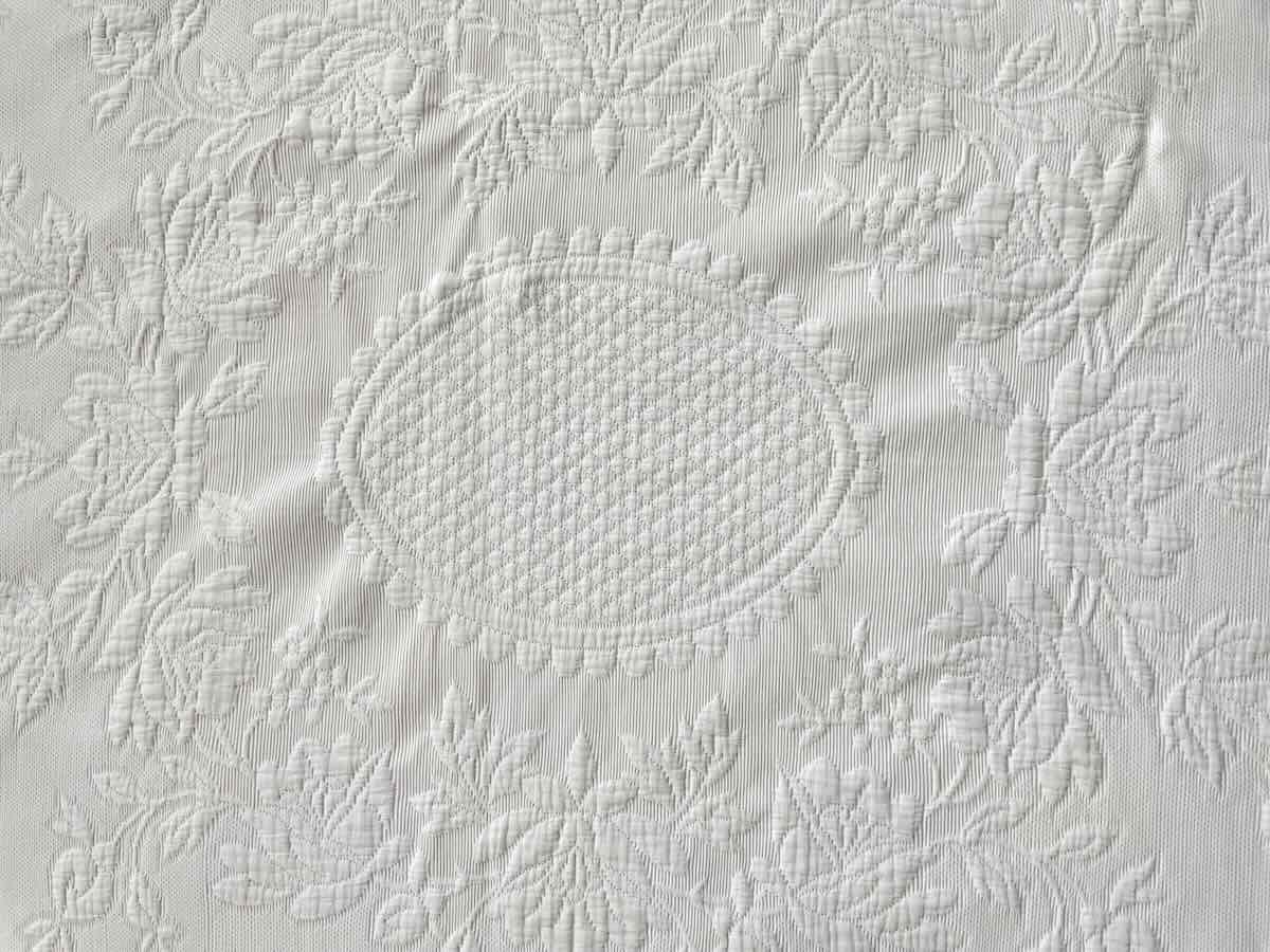 Provencal Blanket In White Pique, Beautiful Relief With Floral Motifs-photo-1