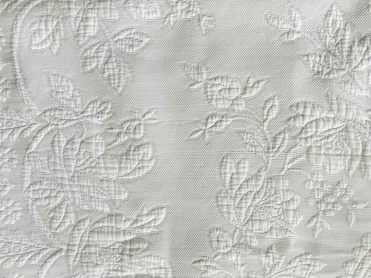 Provencal Blanket In White Pique, Beautiful Relief With Floral Motifs-photo-4