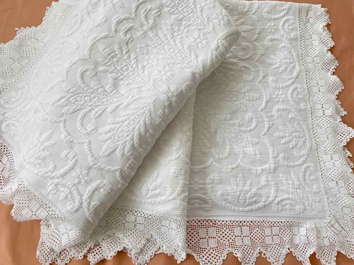 Provencal Blanket In White Pique, Beautiful Relief With Floral Motifs-photo-5