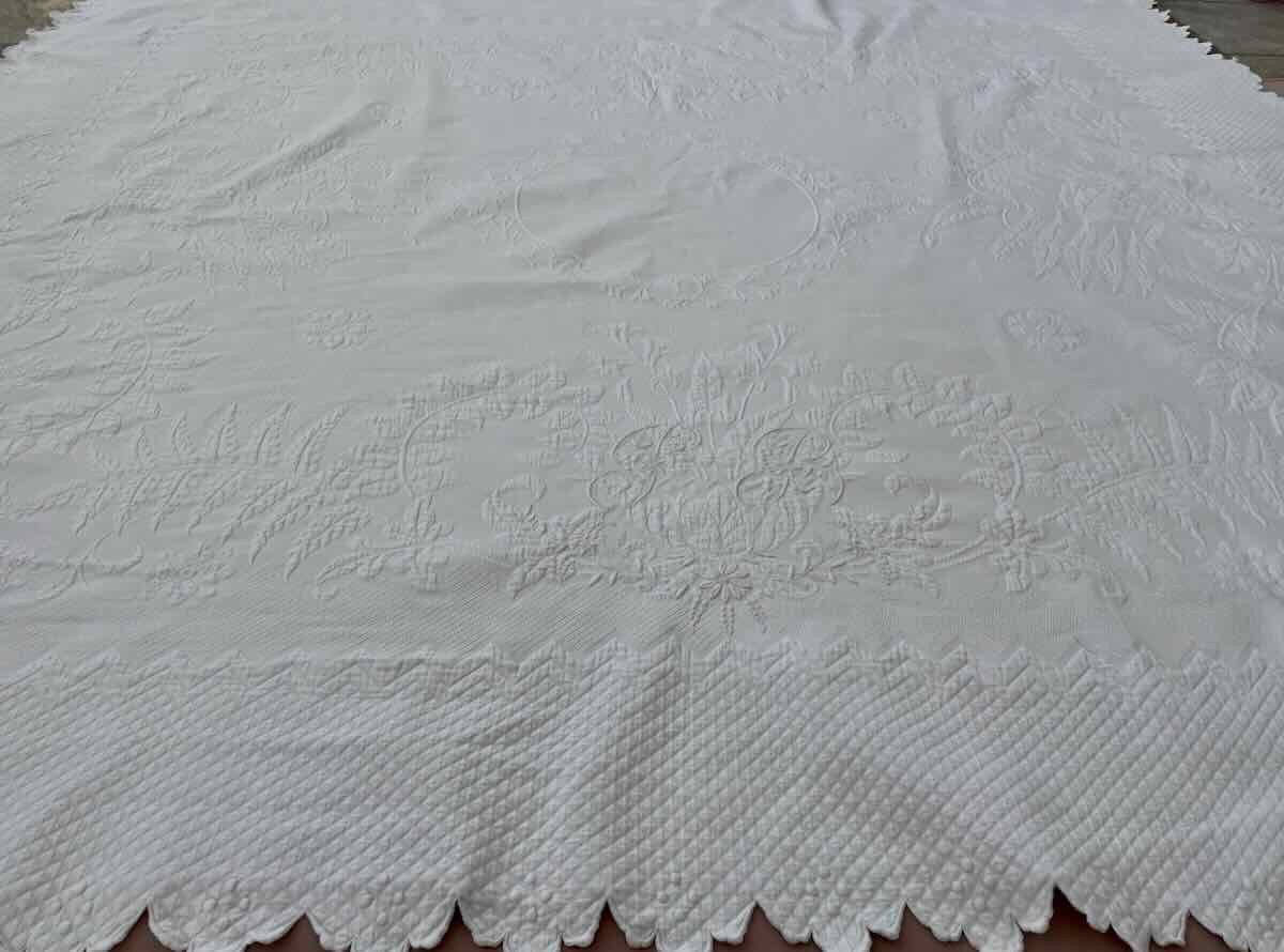 Beautiful Wedding Blanket Scalloped On 4 Sides In Cotton Pique With Pb Monograms-photo-3