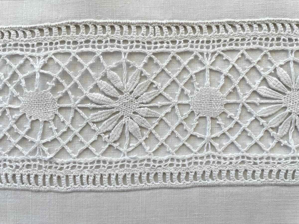 Somptueux Drap Avec Monogramme C0, Découverte Avec Dentelle Aux Fuseaux Et Au Crochet d'Art-photo-1