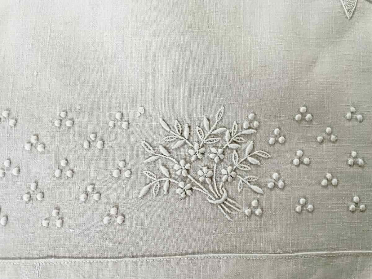 Grand Drap blanc Brodé Couronne De Marquis, Broderies Fleurs, Monogramme - Linge Ancien-photo-1