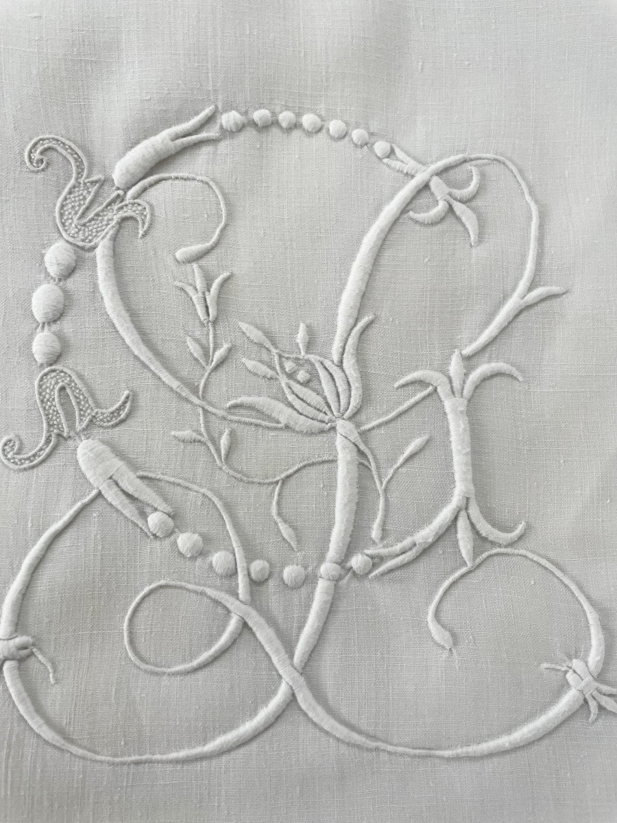 White Linen Thread Sheet: Garland With Rose Buds And Lc Monogram. Antique Linen-photo-4