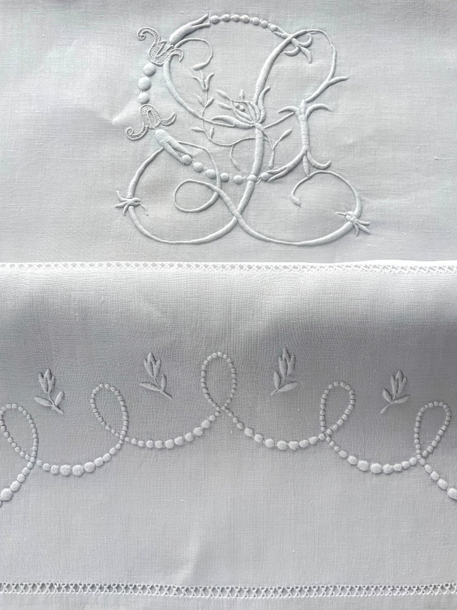 White Linen Thread Sheet: Garland With Rose Buds And Lc Monogram. Antique Linen-photo-4