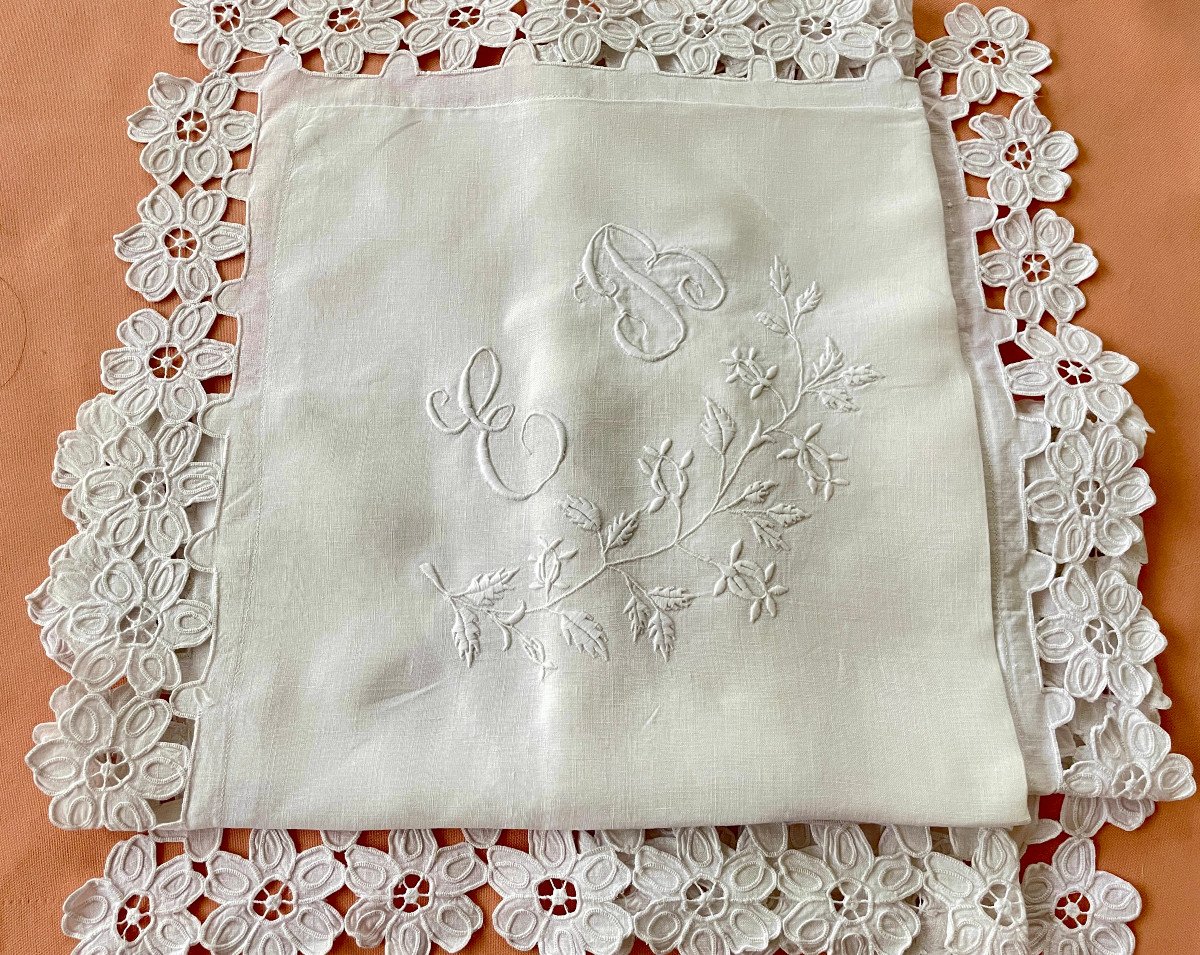 Belle Taie Avec Broderie Richelieu Et Monogramme EB Sur Toile De Lin Fin-Linge Ancien