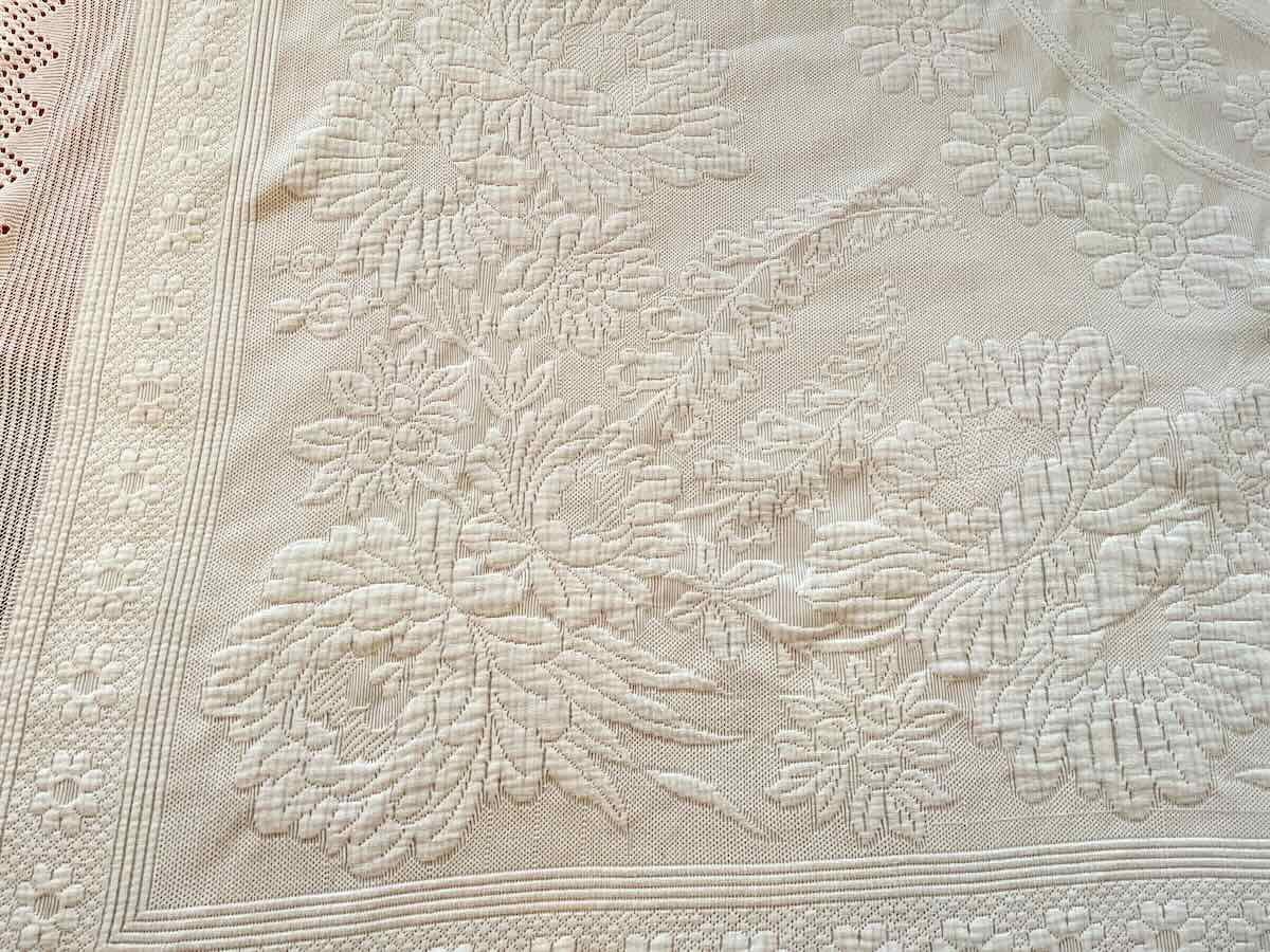 Marseille Piqué Blanket, Beautiful Relief With Needle Lace - Antique Linen-photo-3