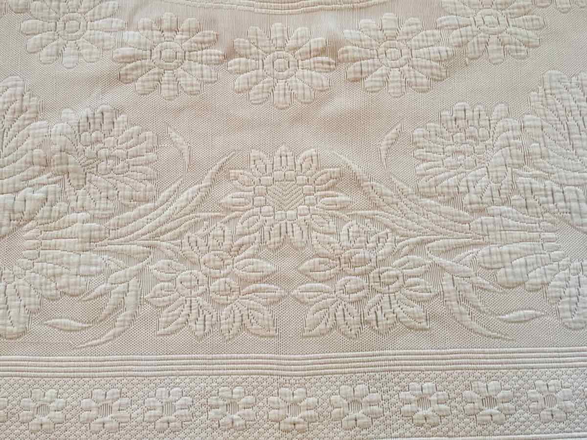 Marseille Piqué Blanket, Beautiful Relief With Needle Lace - Antique Linen-photo-2