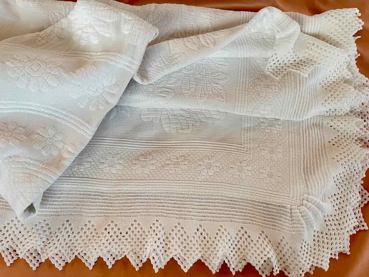 Marseille Piqué Blanket, Beautiful Relief With Needle Lace - Antique Linen-photo-6