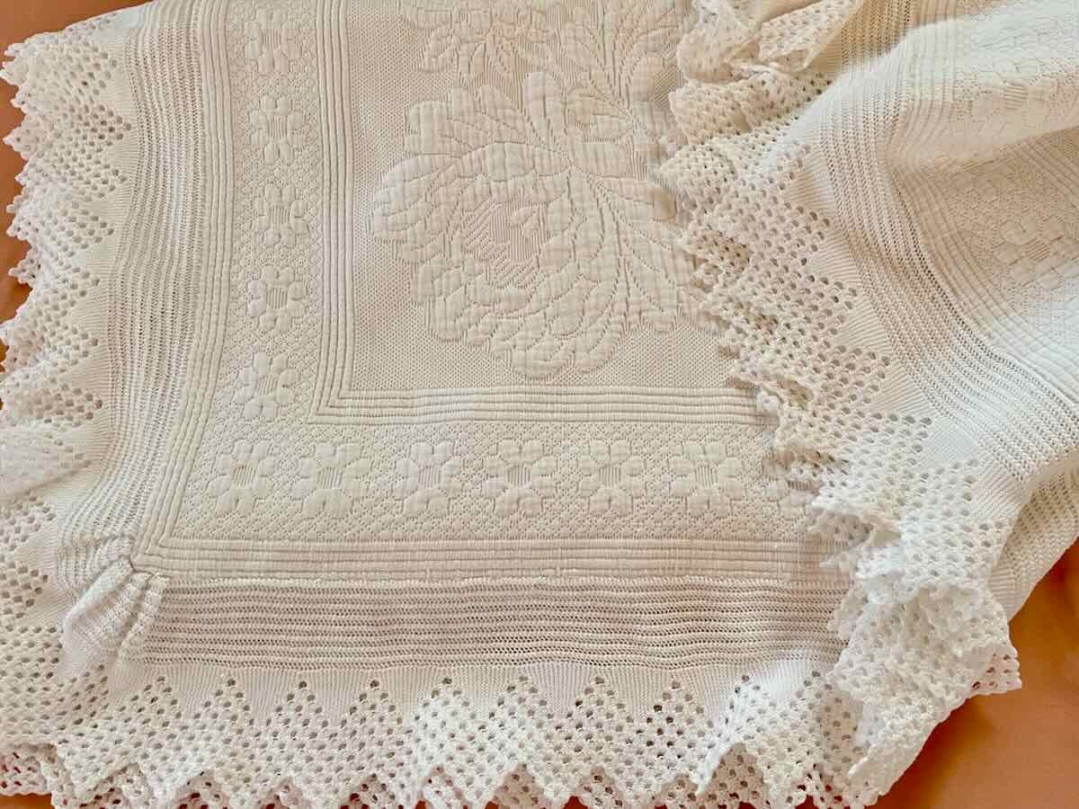 Marseille Piqué Blanket, Beautiful Relief With Needle Lace - Antique Linen