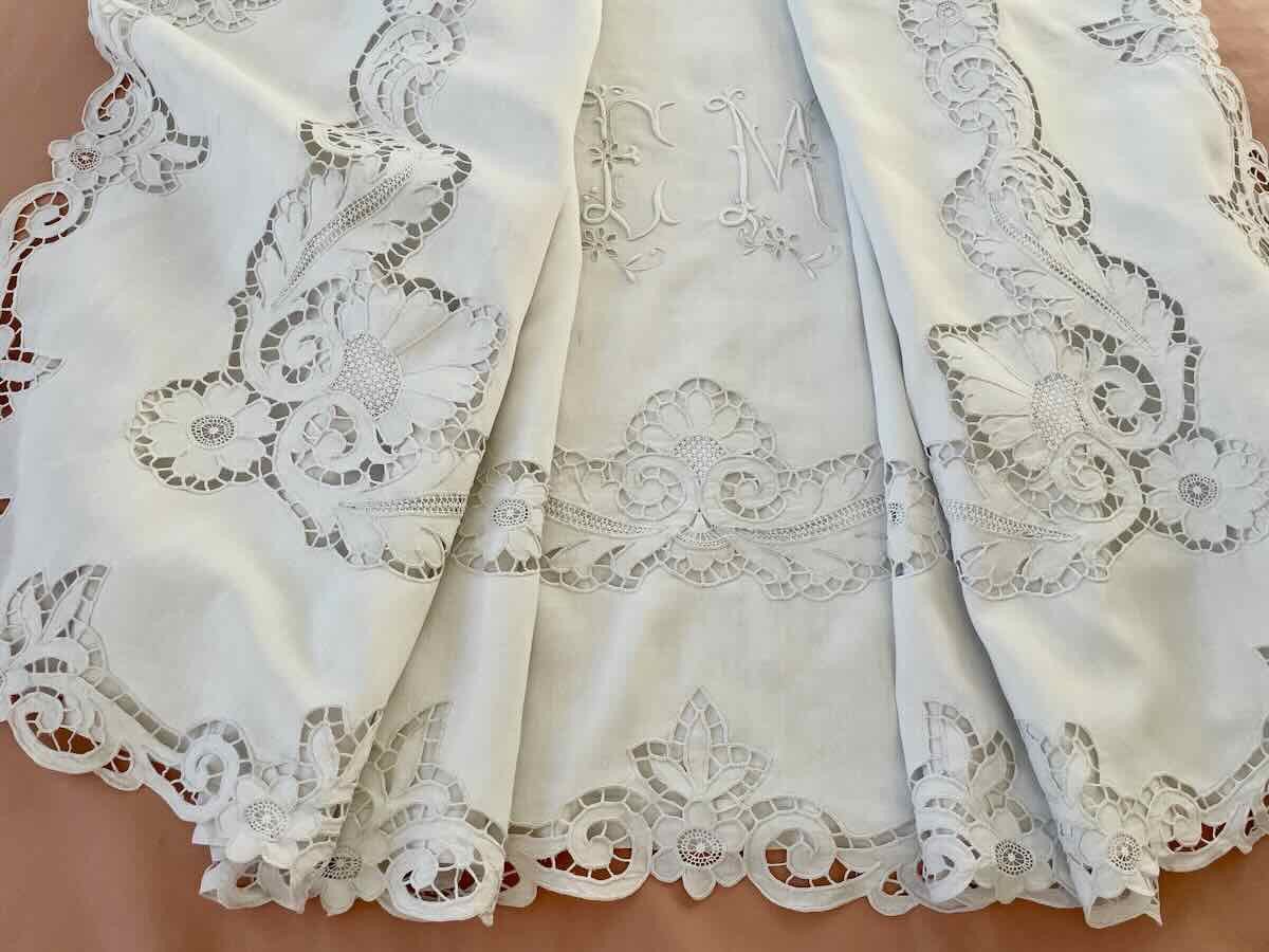 Superbe Drap "em"  Avec Broderie Richelieu Réalisé Main, Toile Lin Fin- Linge Ancien