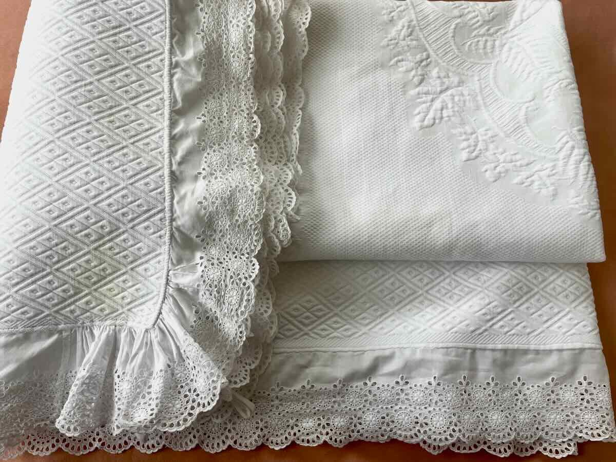 Beautiful Flat Pique Quilt With English Lace Ruffle - Antique Linen