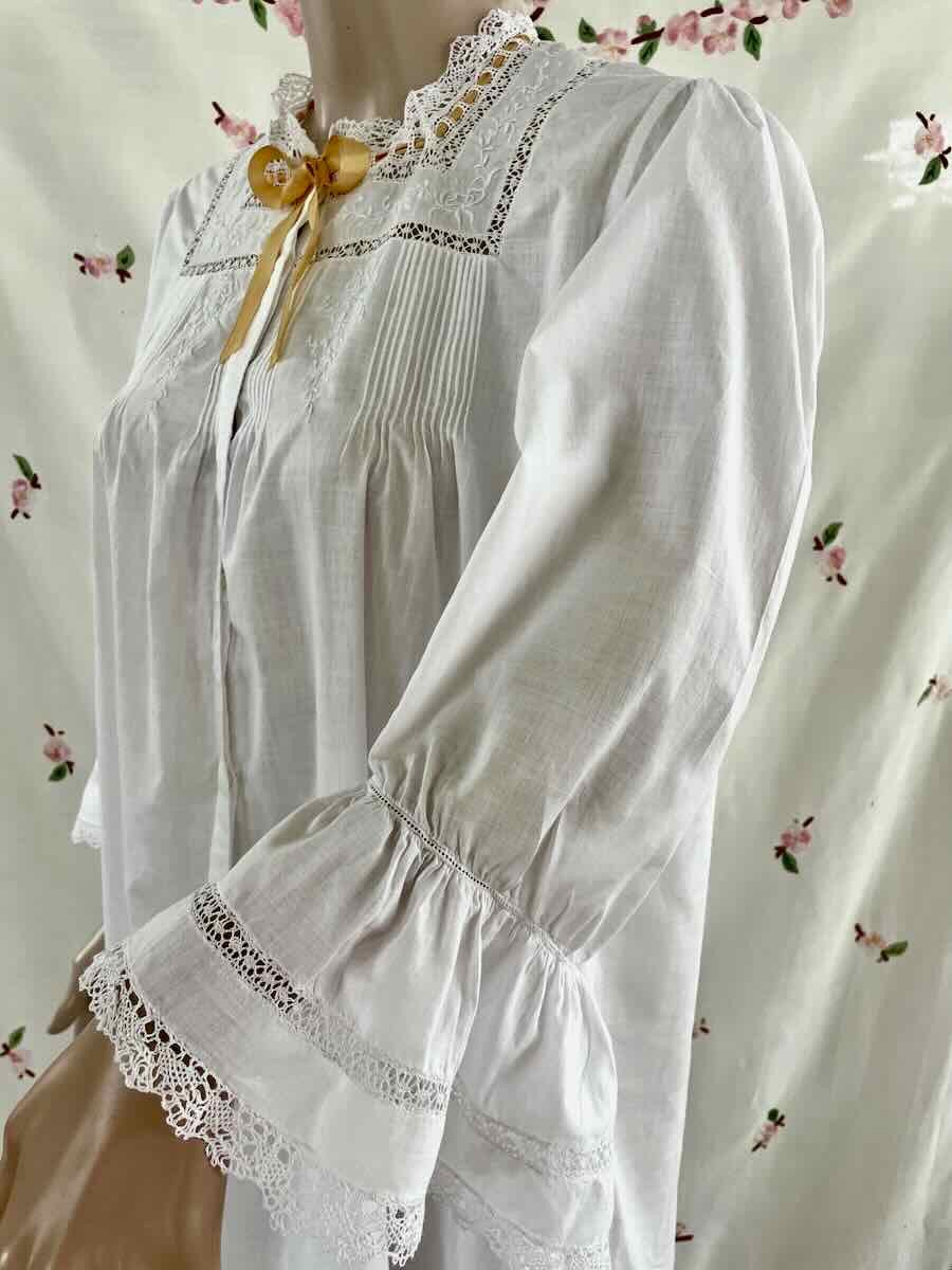 Beautiful Nightdress: Lace, Hand Embroidery On Fine Percale - Antique Linen-photo-2