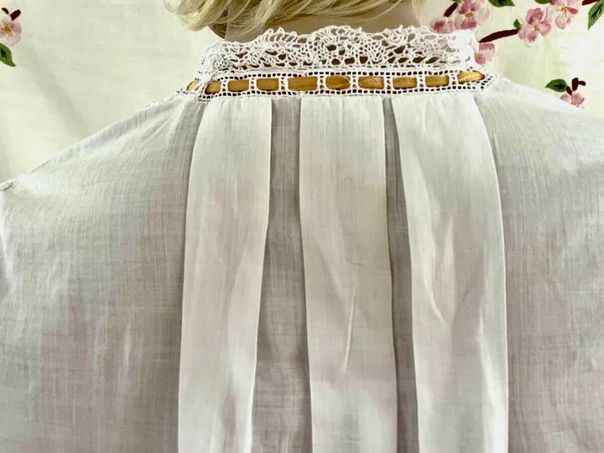 Beautiful Nightdress: Lace, Hand Embroidery On Fine Percale - Antique Linen-photo-2