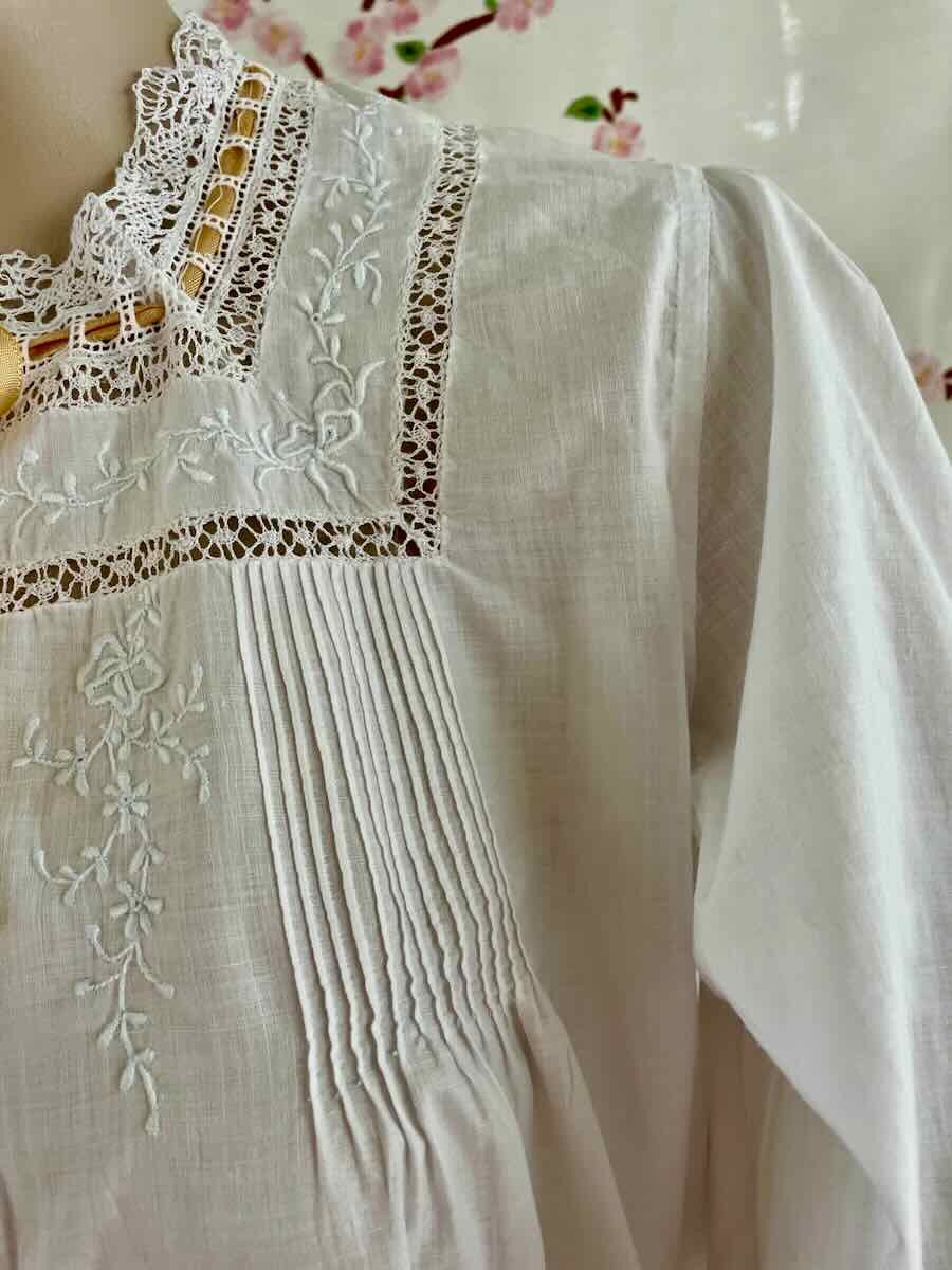 Beautiful Nightdress: Lace, Hand Embroidery On Fine Percale - Antique Linen-photo-4