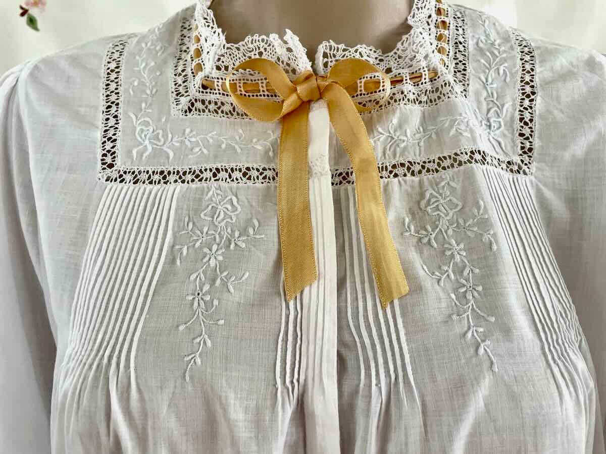 Beautiful Nightdress: Lace, Hand Embroidery On Fine Percale - Antique Linen-photo-3