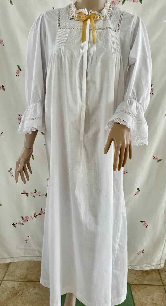 Beautiful Nightdress: Lace, Hand Embroidery On Fine Percale - Antique Linen-photo-5